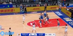 連續吃癟！克里斯先是籃下被李炎哲大帽&又被李炎哲生斷